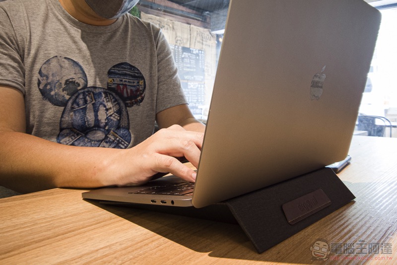 讓 MacBook 鍵盤與螢幕抬升至更舒適角度的蘋果專利被挖出 - 電腦王阿達