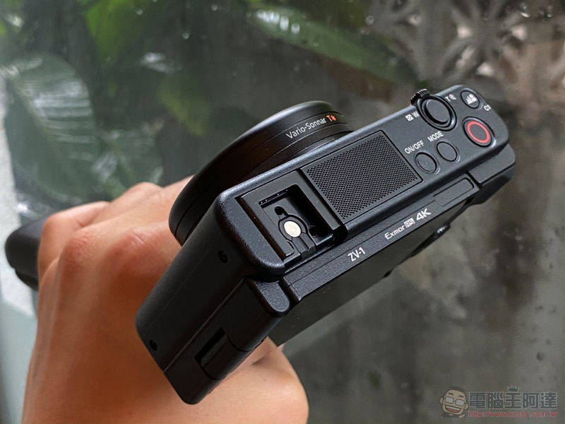 不到兩萬!SONY 最強 Vlog 機 ZV-1 台灣售價公佈 (動手玩) - 電腦王阿達 不到兩萬!SONY 最強 Vlog 機 ZV-1 台灣售價公佈 (動手玩) - 電腦王阿達