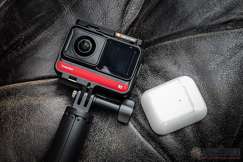 AirPods 化身 Insta360 One R 無線麥克風 AirPods 化身 Insta360 One R 無線麥克風