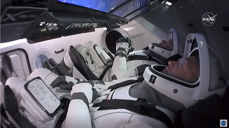 SpaceX與NASA合作 順利以天龍號太空船載人飛行升空 - 電腦王阿達