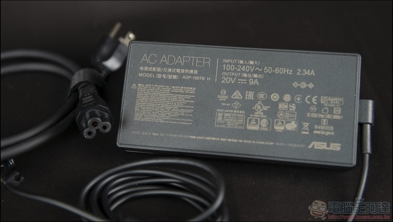 使用不同筆電的充電器為電腦充電是否安全? - 電腦王阿達 ROG Zephyrus G14 開箱 - 08