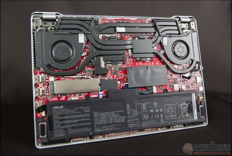 ROG Zephyrus G14 開箱 - 30 ROG Zephyrus G14 開箱 - 30
