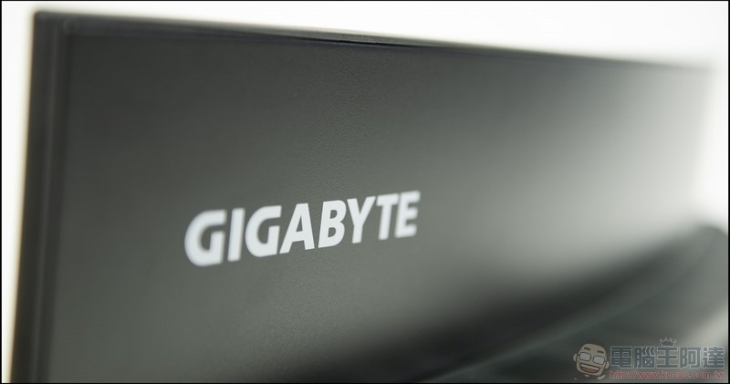 GIGABYTE G32QC 曲面電競螢幕開箱 - 13