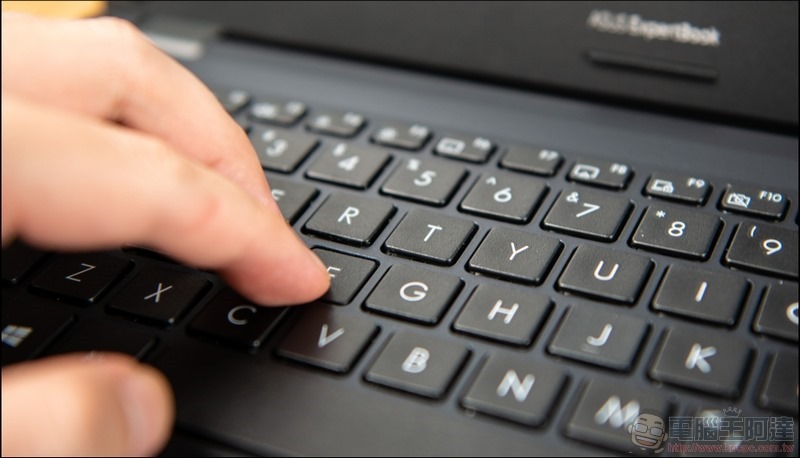 輕薄商務筆電 ASUS ExpertBook P2 (P2451) 開箱 - 09 輕薄商務筆電 ASUS ExpertBook P2 (P2451) 開箱 - 09