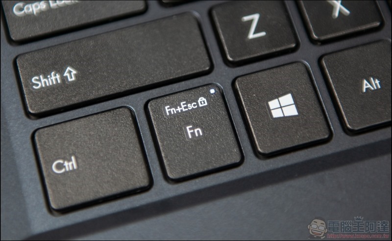 輕薄商務筆電 ASUS ExpertBook P2 (P2451) 開箱 - 10 輕薄商務筆電 ASUS ExpertBook P2 (P2451) 開箱 - 10