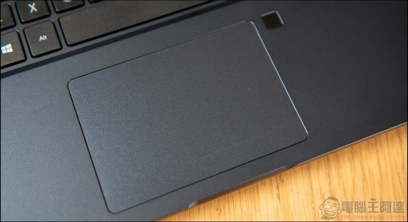輕薄商務筆電 ASUS ExpertBook P2 (P2451) 開箱 - 11 輕薄商務筆電 ASUS ExpertBook P2 (P2451) 開箱 - 11