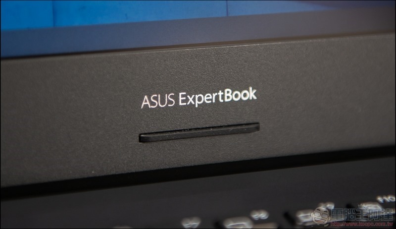 輕薄商務筆電 ASUS ExpertBook P2 (P2451) 開箱 - 47