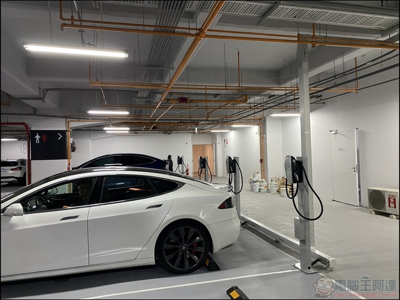 台南市美術館 2 館 Tesla V3 超級充電站 - 06 台南市美術館 2 館 Tesla V3 超級充電站 - 06