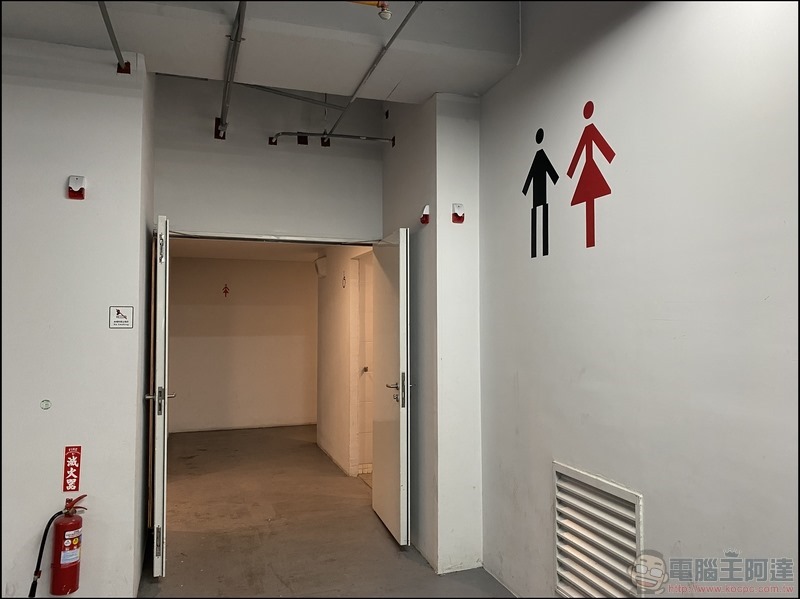 台南市美術館 2 館 Tesla V3 超級充電站 - 08 台南市美術館 2 館 Tesla V3 超級充電站 - 08
