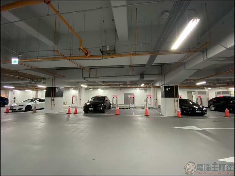 台南市美術館 2 館 Tesla V3 超級充電站 - 10 台南市美術館 2 館 Tesla V3 超級充電站 - 10