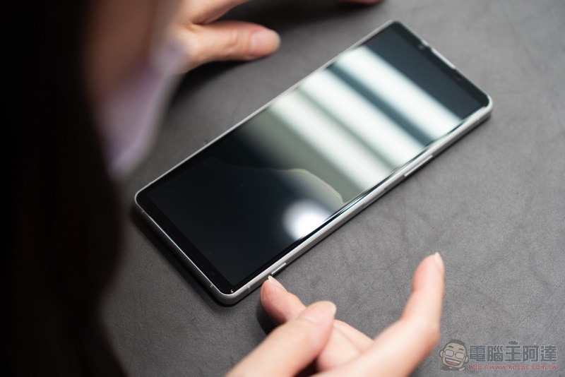Xperia 1 II 的日系美型 當然要靠膜斯密碼專屬 imos 康寧玻璃保護貼 / 軍規防震殼 / 藍寶石鏡頭貼 防護起來! - 電腦王阿達 Xperia 1 II 的日系美型 當然要靠膜斯密碼專屬 imos 康寧玻璃保護貼 / 軍規防震殼 / 藍寶石鏡頭貼 防護起來! - 電腦王阿達