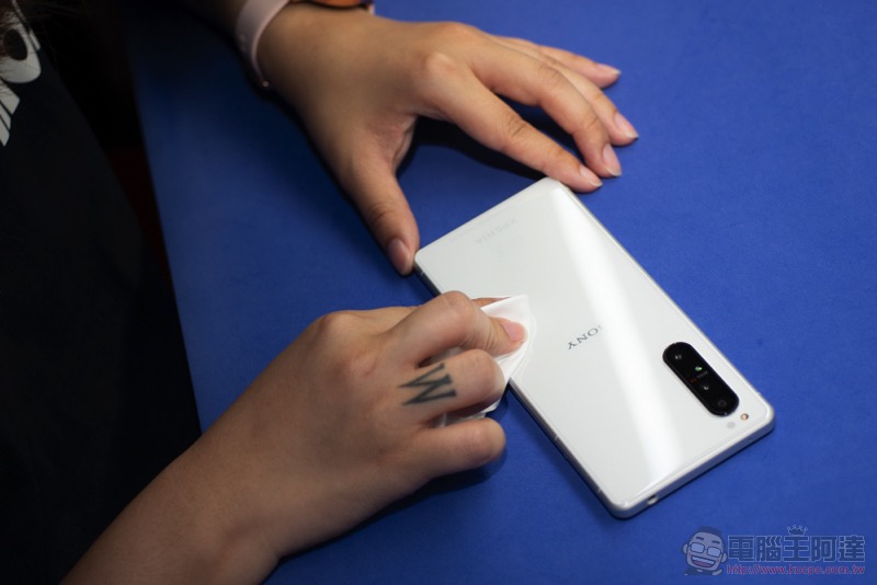 Xperia 1 II 的日系美型 當然要靠膜斯密碼專屬 imos 康寧玻璃保護貼 / 軍規防震殼 / 藍寶石鏡頭貼 防護起來! - 電腦王阿達 Xperia 1 II 的日系美型 當然要靠膜斯密碼專屬 imos 康寧玻璃保護貼 / 軍規防震殼 / 藍寶石鏡頭貼 防護起來! - 電腦王阿達