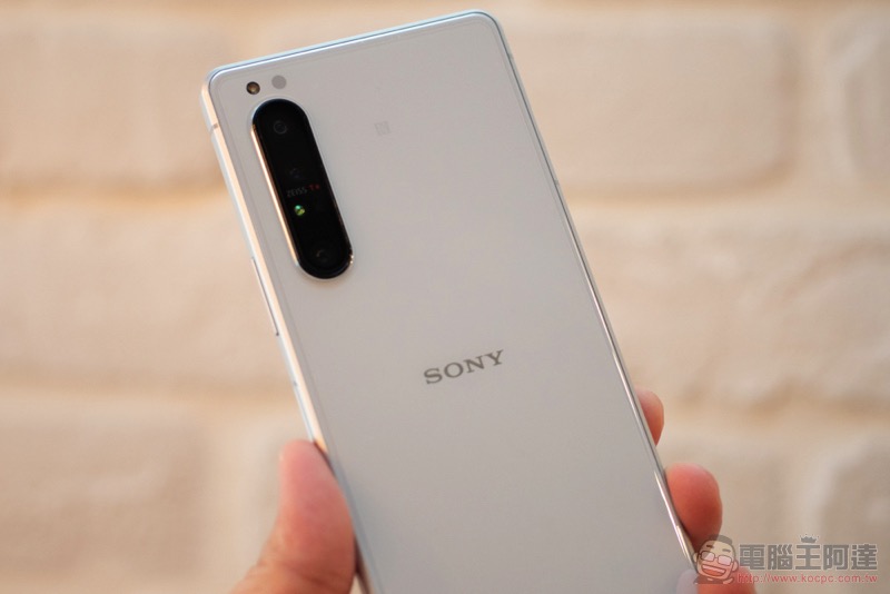 Xperia 1 II 的日系美型 當然要靠膜斯密碼專屬 imos 康寧玻璃保護貼 / 軍規防震殼 / 藍寶石鏡頭貼 防護起來! - 電腦王阿達 Xperia 1 II 的日系美型 當然要靠膜斯密碼專屬 imos 康寧玻璃保護貼 / 軍規防震殼 / 藍寶石鏡頭貼 防護起來! - 電腦王阿達
