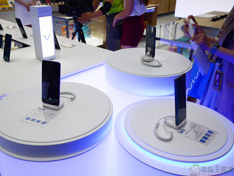 vivo 首家智慧旗艦店於三創開幕,結合科技與時尚的互動新主張 - 電腦王阿達 vivo 首家智慧旗艦店於三創開幕,結合科技與時尚的互動新主張 - 電腦王阿達