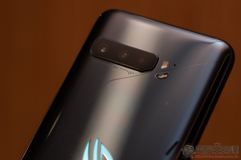 ROG Phone 3 效能再進化:最新 144Hz 螢幕體驗前代也能擁有!(動手玩) - 電腦王阿達 ROG Phone 3 效能再進化:最新 144Hz 螢幕體驗前代也能擁有!(動手玩) - 電腦王阿達