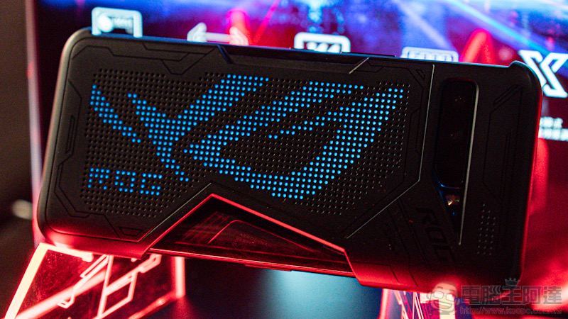 ROG Phone 3 效能再進化:最新 144Hz 螢幕體驗前代也能擁有!(動手玩) - 電腦王阿達 ROG Phone 3 效能再進化:最新 144Hz 螢幕體驗前代也能擁有!(動手玩) - 電腦王阿達
