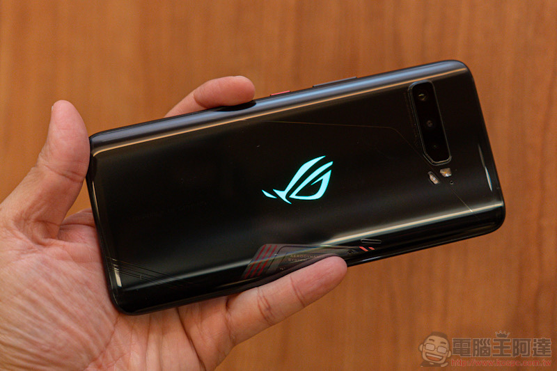 ROG Phone 3 效能再進化:最新 144Hz 螢幕體驗前代也能擁有!(動手玩) - 電腦王阿達 ROG Phone 3 效能再進化:最新 144Hz 螢幕體驗前代也能擁有!(動手玩) - 電腦王阿達