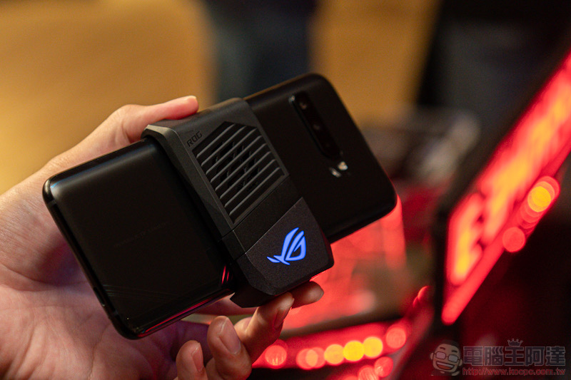 ROG Phone 3 效能再進化:最新 144Hz 螢幕體驗前代也能擁有!(動手玩) - 電腦王阿達 ROG Phone 3 效能再進化:最新 144Hz 螢幕體驗前代也能擁有!(動手玩) - 電腦王阿達