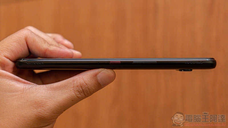 ROG Phone 3 效能再進化:最新 144Hz 螢幕體驗前代也能擁有!(動手玩) - 電腦王阿達 ROG Phone 3 效能再進化:最新 144Hz 螢幕體驗前代也能擁有!(動手玩) - 電腦王阿達