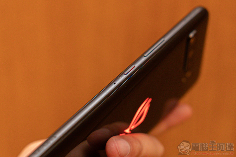 ROG Phone 3 效能再進化:最新 144Hz 螢幕體驗前代也能擁有!(動手玩) - 電腦王阿達 ROG Phone 3 效能再進化:最新 144Hz 螢幕體驗前代也能擁有!(動手玩) - 電腦王阿達