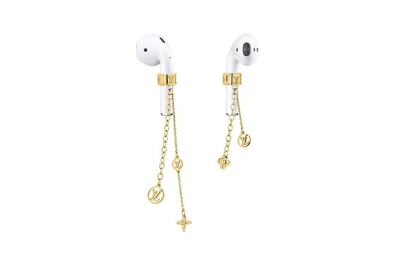 https___hypebeast.com_image_2020_07_louis-vuitton-gold-monogram-wireless-earphone-earrings-first-look-1