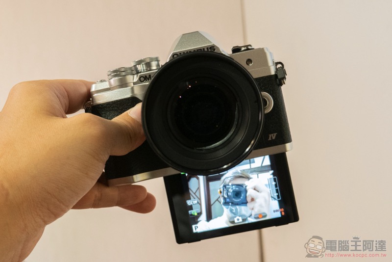 Olympus E-M10 Mark IV 帶著下翻自拍螢幕來了 - 電腦王阿達 Olympus E-M10 Mark IV 帶著下翻自拍螢幕來了 - 電腦王阿達