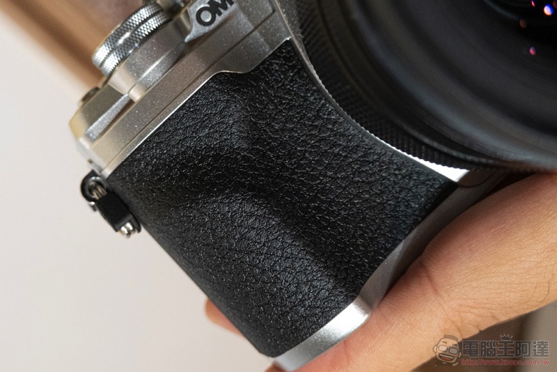 Olympus E-M10 Mark IV 帶著下翻自拍螢幕來了 - 電腦王阿達 Olympus E-M10 Mark IV 帶著下翻自拍螢幕來了 - 電腦王阿達