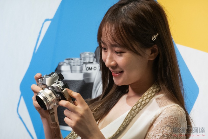 Olympus E-M10 Mark IV 帶著下翻自拍螢幕來了 - 電腦王阿達 Olympus E-M10 Mark IV 帶著下翻自拍螢幕來了 - 電腦王阿達