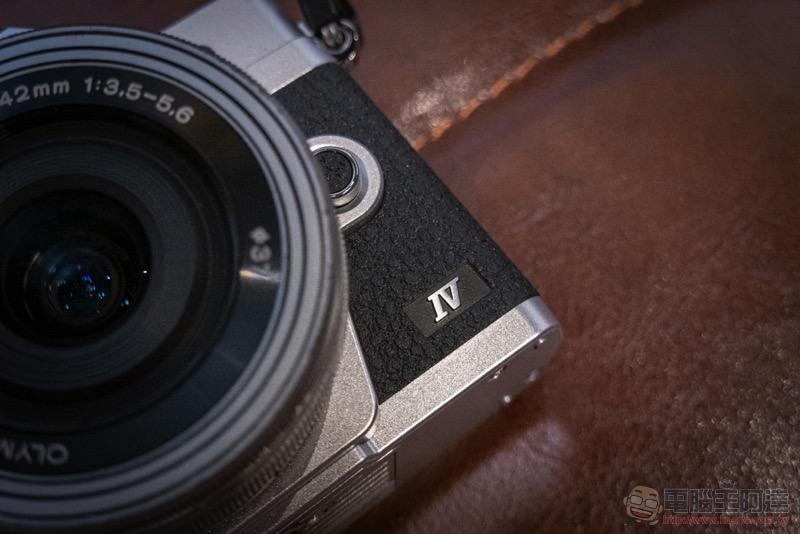 Olympus E-M10 Mark IV 帶著下翻自拍螢幕來了 - 電腦王阿達 Olympus E-M10 Mark IV 帶著下翻自拍螢幕來了 - 電腦王阿達