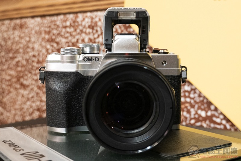 Olympus E-M10 Mark IV 帶著下翻自拍螢幕來了 - 電腦王阿達 Olympus E-M10 Mark IV 帶著下翻自拍螢幕來了 - 電腦王阿達