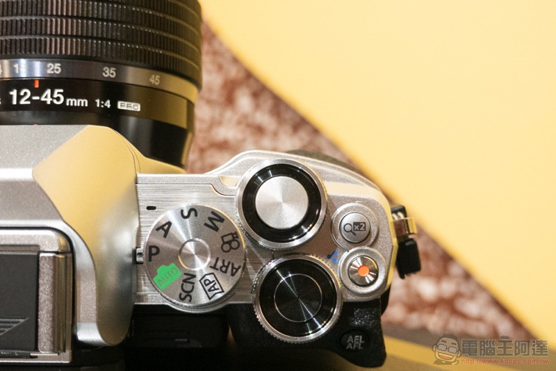 Olympus E-M10 Mark IV 帶著下翻自拍螢幕來了 - 電腦王阿達 Olympus E-M10 Mark IV 帶著下翻自拍螢幕來了 - 電腦王阿達