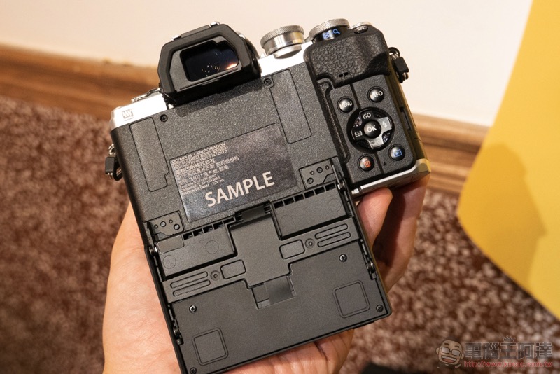 Olympus E-M10 Mark IV 帶著下翻自拍螢幕來了 - 電腦王阿達 Olympus E-M10 Mark IV 帶著下翻自拍螢幕來了 - 電腦王阿達