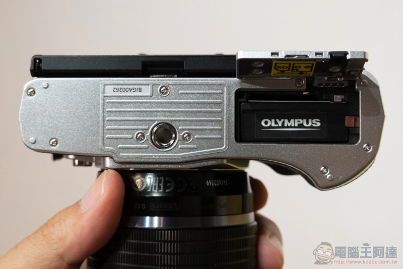 Olympus E-M10 Mark IV 帶著下翻自拍螢幕來了 - 電腦王阿達 Olympus E-M10 Mark IV 帶著下翻自拍螢幕來了 - 電腦王阿達