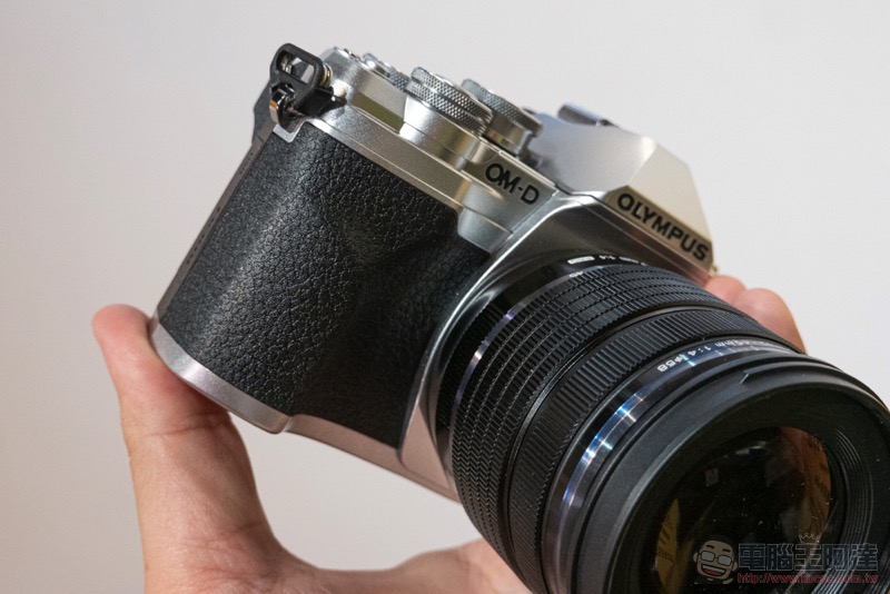 Olympus E-M10 Mark IV 帶著下翻自拍螢幕來了 - 電腦王阿達 Olympus E-M10 Mark IV 帶著下翻自拍螢幕來了 - 電腦王阿達