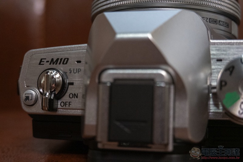 Olympus E-M10 Mark IV 帶著下翻自拍螢幕來了 - 電腦王阿達 Olympus E-M10 Mark IV 帶著下翻自拍螢幕來了 - 電腦王阿達