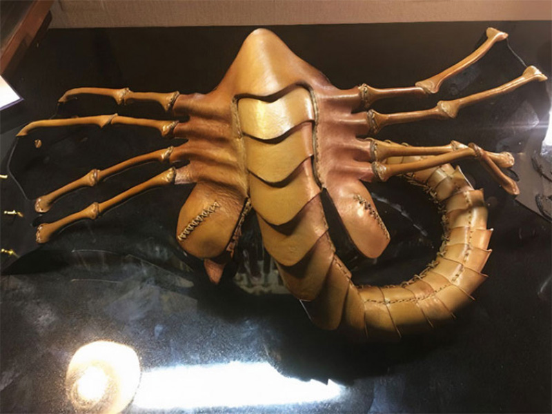 非常防疫,英國工匠手工打造《異形》中 Facehugger 皮革口罩 - 電腦王阿達 非常防疫,英國工匠手工打造《異形》中 Facehugger 皮革口罩 - 電腦王阿達
