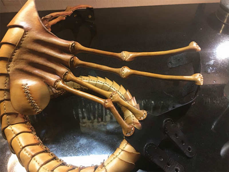 非常防疫,英國工匠手工打造《異形》中 Facehugger 皮革口罩 - 電腦王阿達 非常防疫,英國工匠手工打造《異形》中 Facehugger 皮革口罩 - 電腦王阿達