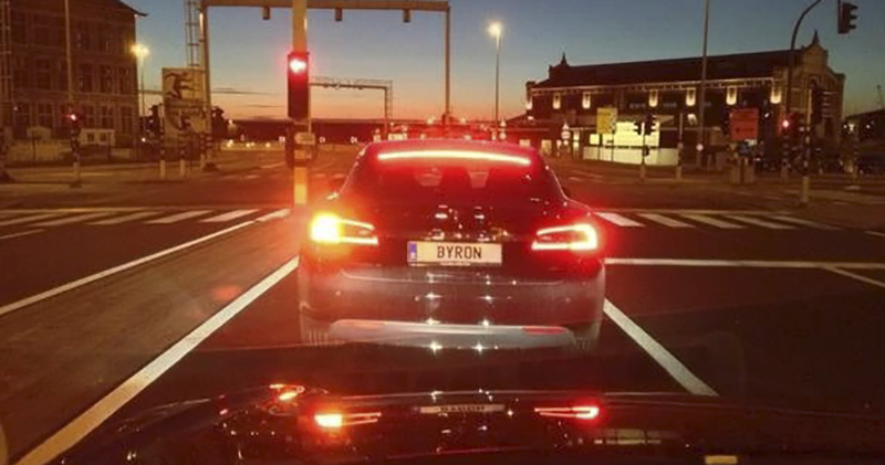 Tesla 更新導入緊急煞車動態閃爍功能 ,忘了關門也會發通知提醒你(大心) - 電腦王阿達 Tesla 更新導入緊急煞車動態閃爍功能 ,忘了關門也會發通知提醒你(大心) - 電腦王阿達