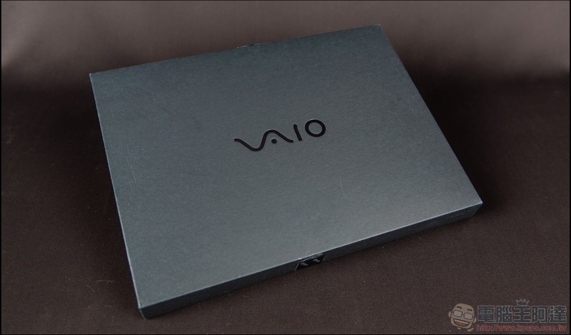 VAIO A12 二合一超輕薄變形筆電 開箱 - 02
