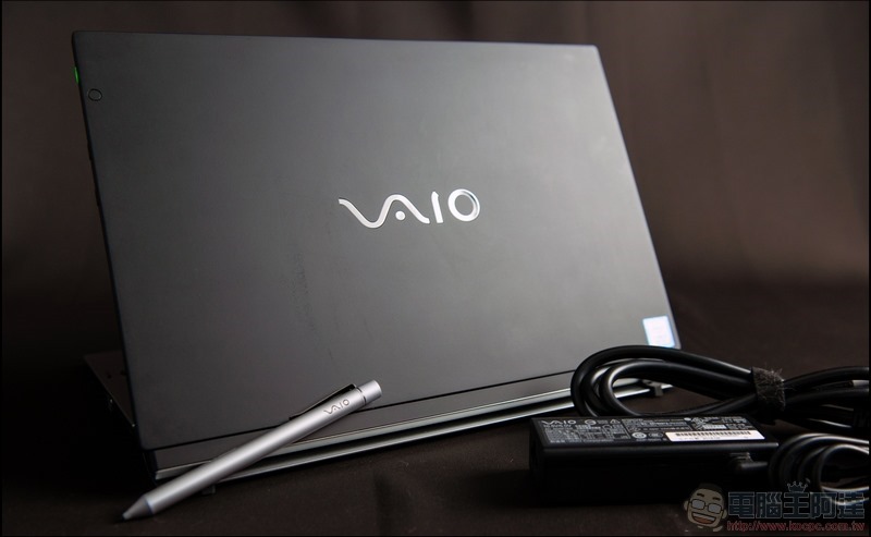 VAIO A12 二合一超輕薄變形筆電 開箱 - 03