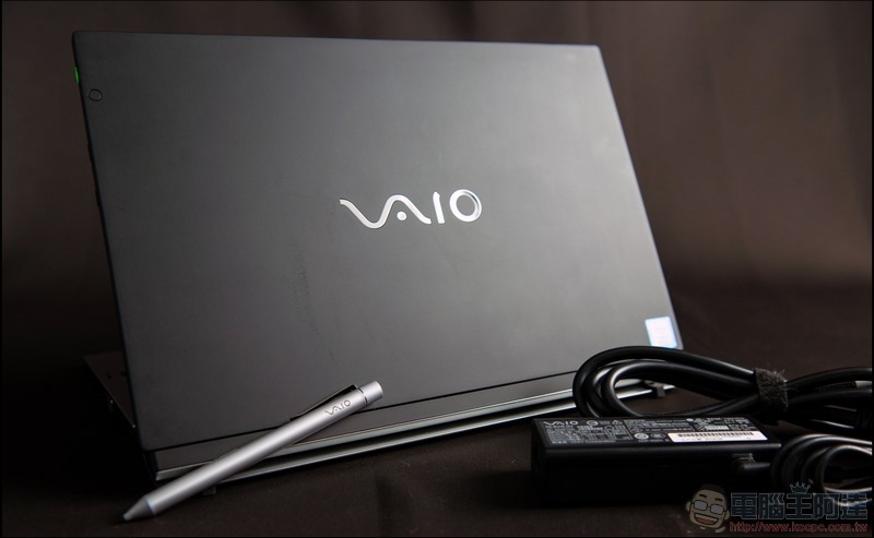 VAIO A12 二合一超輕薄變形筆電 開箱 - 03 VAIO A12 二合一超輕薄變形筆電 開箱 - 03