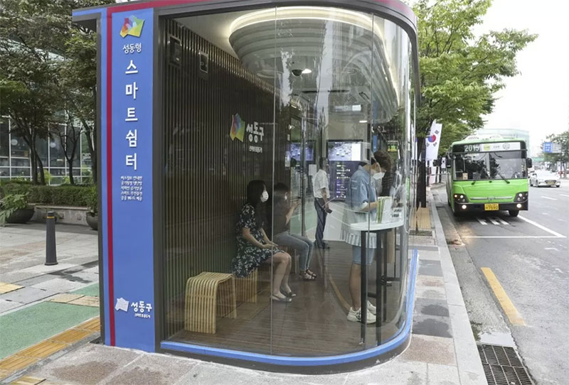 韓國首爾增設防疫公車站，提供檢疫、消毒還有免費 WiFi 與充電服務 - 電腦王阿達