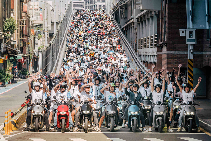 Gogoro 快閃台北橋第五年,3,500 台電動車共襄盛舉狠甩世界紀錄 - 電腦王阿達 Gogoro 快閃台北橋第五年,3,500 台電動車共襄盛舉狠甩世界紀錄 - 電腦王阿達