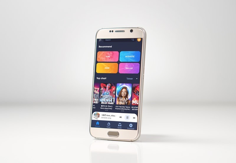 Silver android with white bagground Silver android with white bagground
