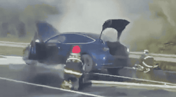 Tesla Model 3 中國事故頻傳?底盤高速碰撞異物起火,還有疑似暴衝意外 - 電腦王阿達 Tesla Model 3 中國事故頻傳?底盤高速碰撞異物起火,還有疑似暴衝意外 - 電腦王阿達