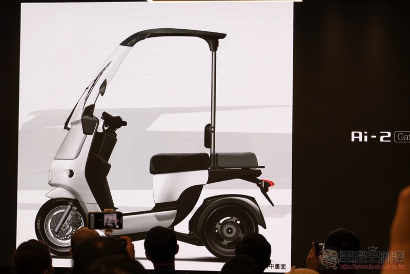 SYM「電動三輪」EF3 發表：搭載遮雨棚的換電三輪車要與宏佳騰對決商用市場 - 電腦王阿達