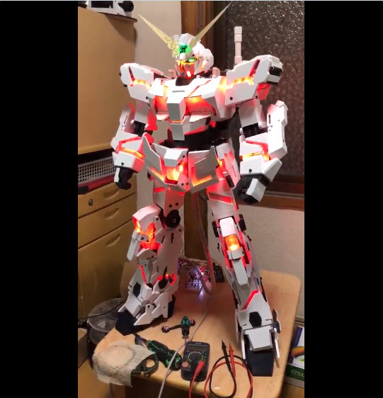 日本達人自製1/30自動變形獨角獸鋼彈 可發光亦可變形 - 電腦王阿達 日本達人自製1/30自動變形獨角獸鋼彈 可發光亦可變形 - 電腦王阿達