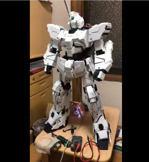 日本達人自製1/30自動變形獨角獸鋼彈 可發光亦可變形 - 電腦王阿達 日本達人自製1/30自動變形獨角獸鋼彈 可發光亦可變形 - 電腦王阿達