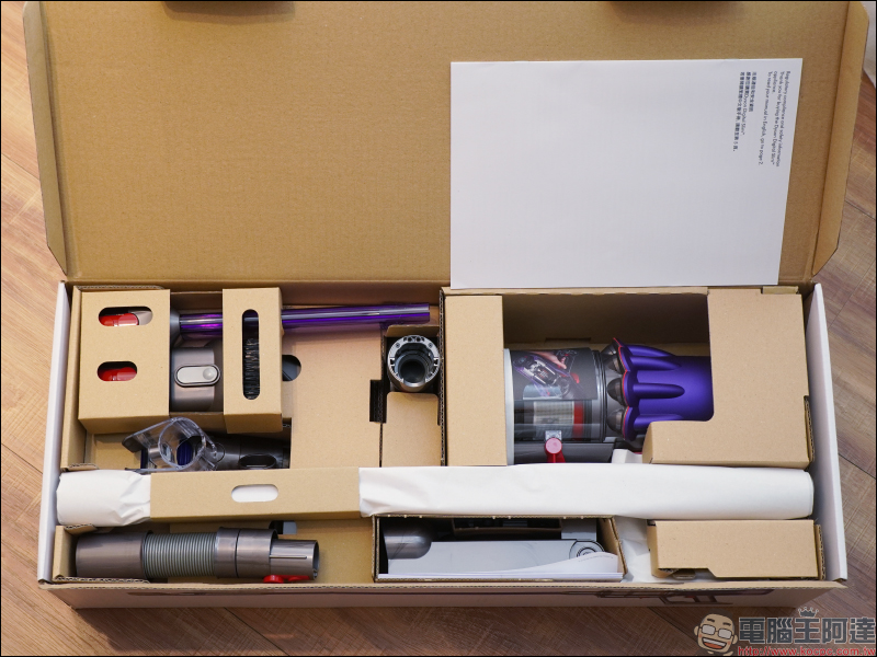 Dyson Digital Slim™ 輕量無線吸塵器開箱動手玩:重量減輕、吸力依舊強大!新增 LED 隙縫清潔吸頭、低處清潔轉接頭,日常清潔更輕鬆! - 電腦王阿達 Dyson Digital Slim™ 輕量無線吸塵器開箱動手玩:重量減輕、吸力依舊強大!新增 LED 隙縫清潔吸頭、低處清潔轉接頭,日常清潔更輕鬆! - 電腦王阿達