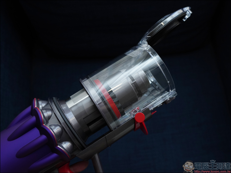 Dyson Digital Slim™ 輕量無線吸塵器開箱動手玩:重量減輕、吸力依舊強大!新增 LED 隙縫清潔吸頭、低處清潔轉接頭,日常清潔更輕鬆! - 電腦王阿達 Dyson Digital Slim™ 輕量無線吸塵器開箱動手玩:重量減輕、吸力依舊強大!新增 LED 隙縫清潔吸頭、低處清潔轉接頭,日常清潔更輕鬆! - 電腦王阿達